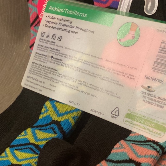 Lot of 24 pairs FRUIT OF THE LOOM Girls ankles socks M shoe size 10 1/2 - 4 - Picture 9 of 12